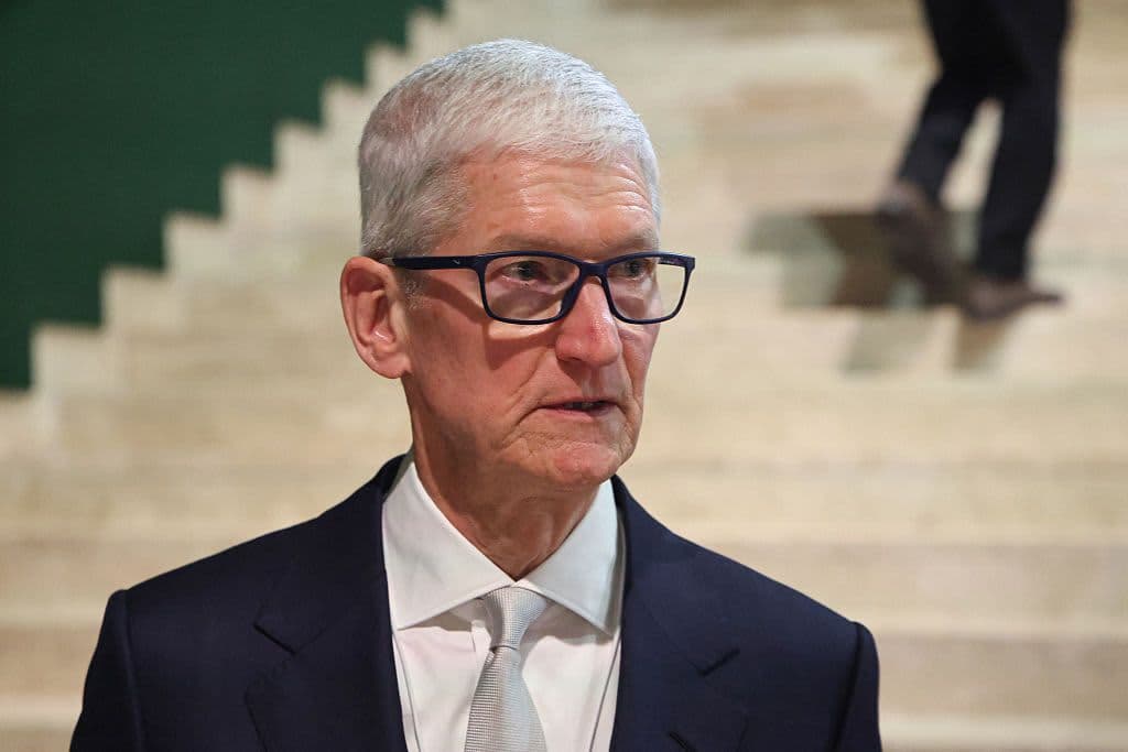 Apple, Amazon Earnings Loom: Options Market Signals Mixed Bets Ahead of Report
