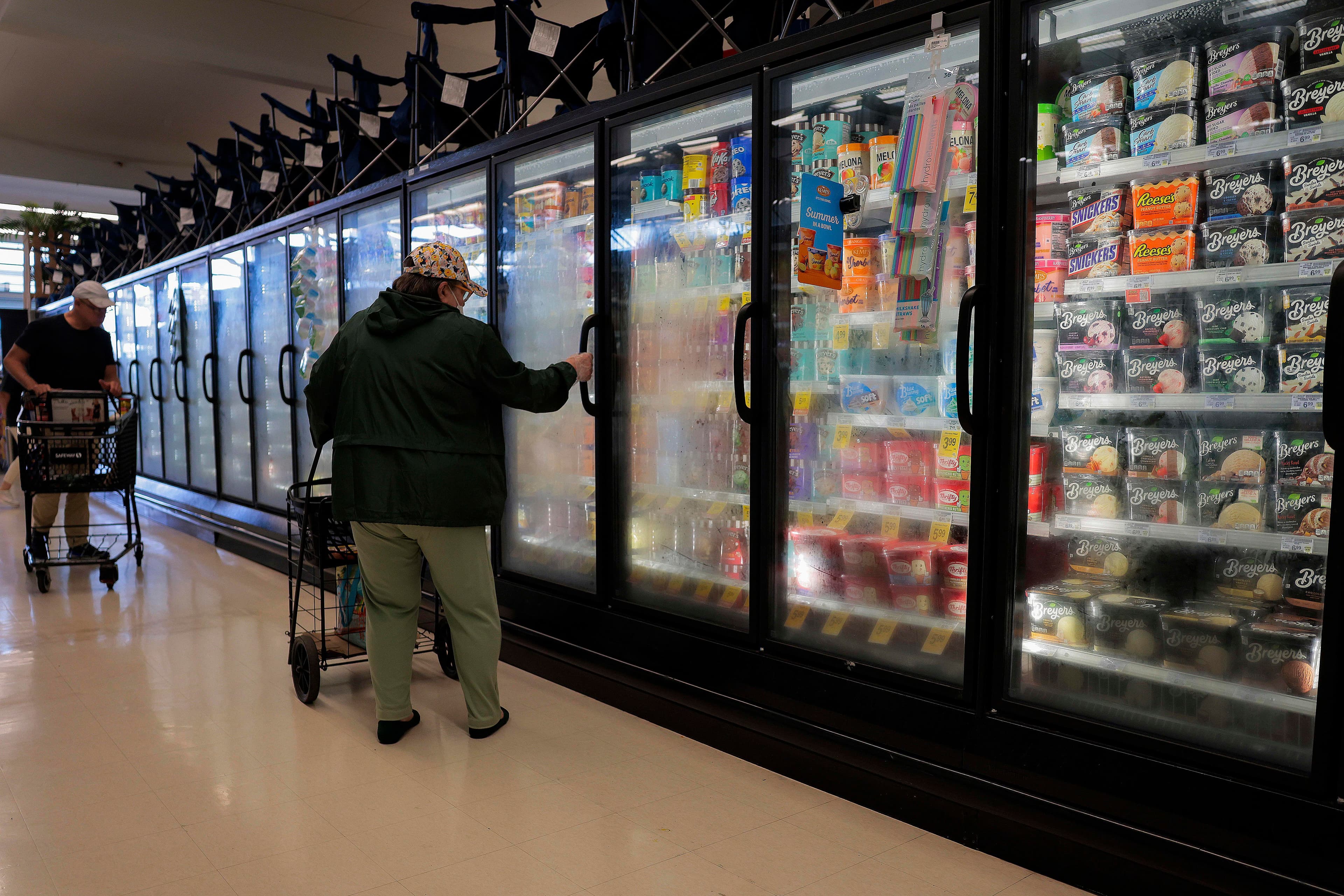 US GDP Growth Slows to 1.5% in Q2 as Core Inflation Holds at 3.3%